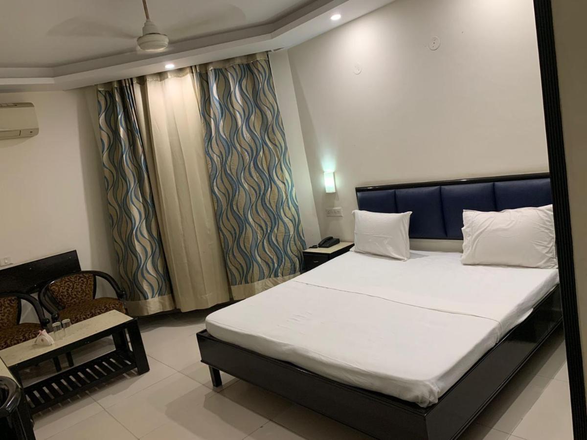 Hotel Raman'S Jagādhri Exterior photo