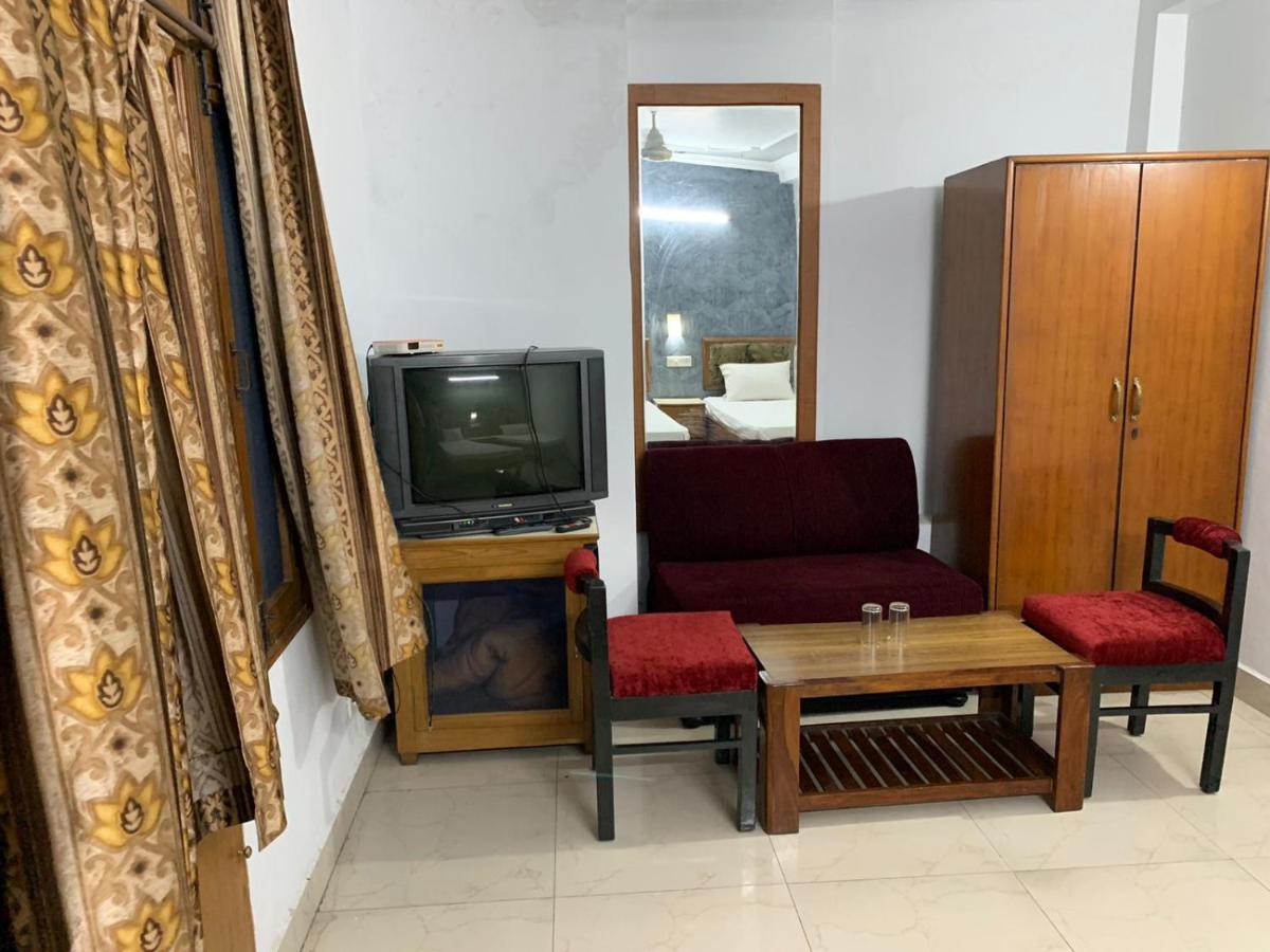 Hotel Raman'S Jagādhri Exterior photo