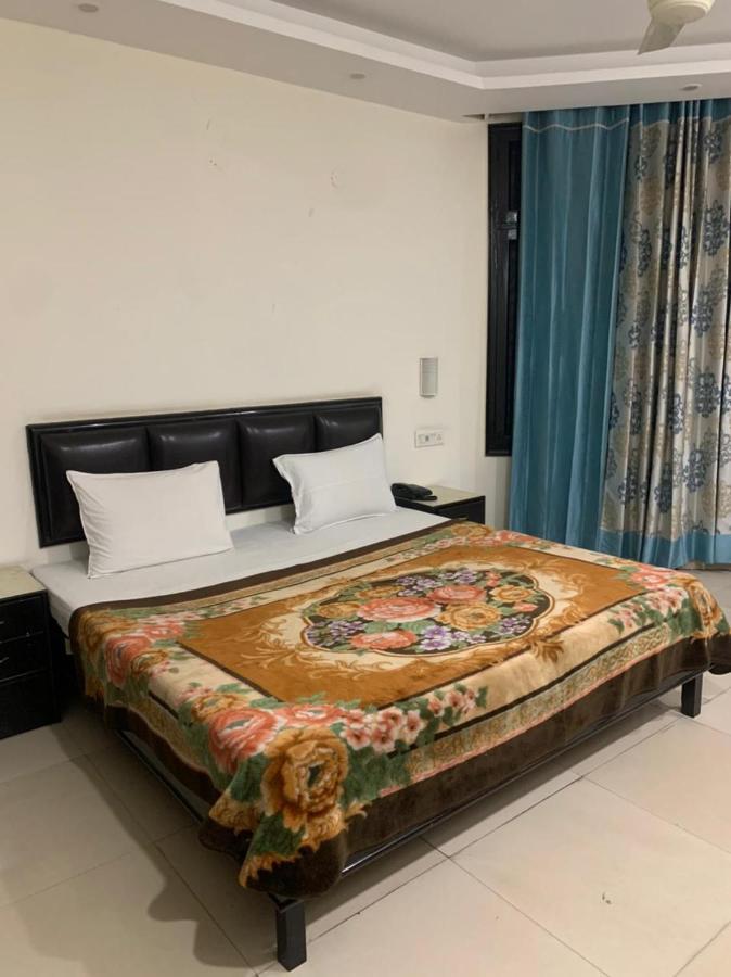 Hotel Raman'S Jagādhri Exterior photo