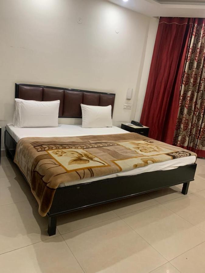 Hotel Raman'S Jagādhri Exterior photo