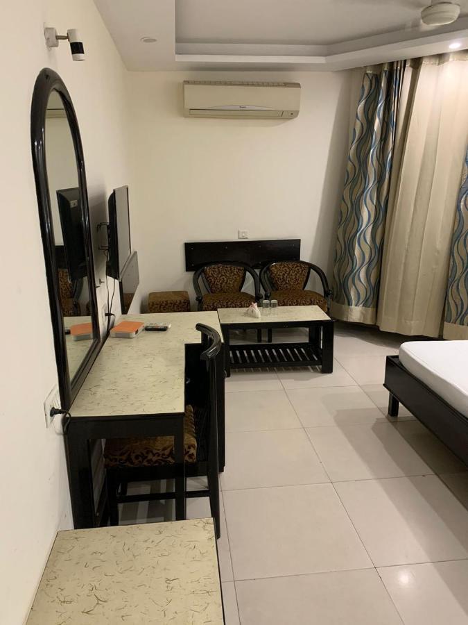 Hotel Raman'S Jagādhri Exterior photo